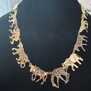 🦓 Wild Bryde Vintage African Safari Necklace – Gold Tone Animal Silhouette